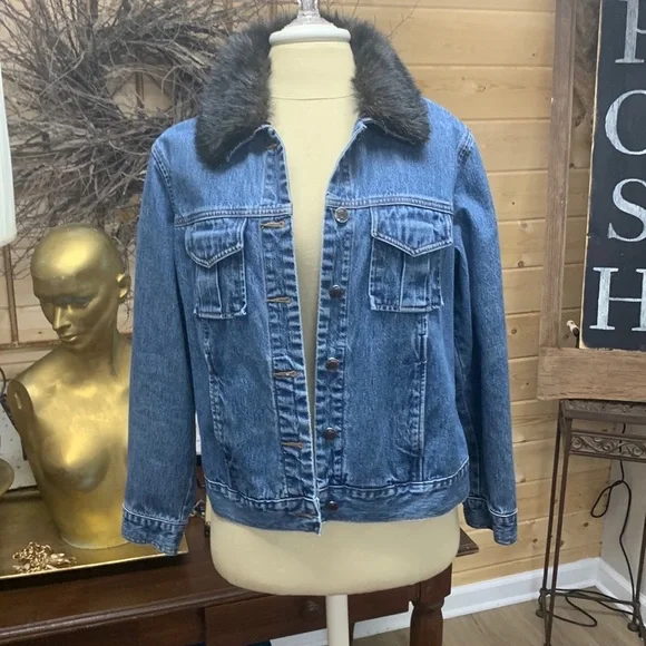 Vintage Removable fur collar jean jacket - Picture 3 of 9
